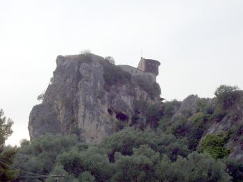 350-63 5thC Petrela Tower near Tirana.JPG