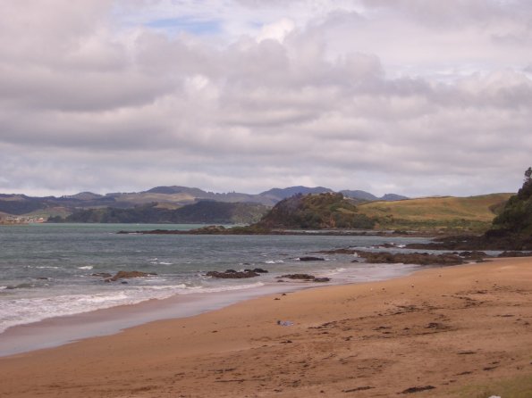 A beach at the top of North Island.JPG