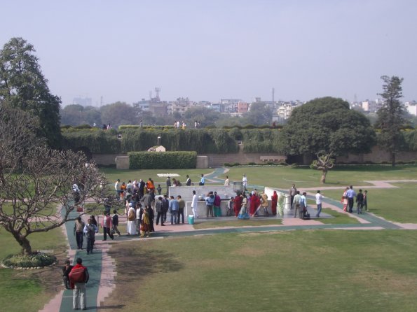 03 Delhi - Mahatma Ghandi's Cremation site.jpg