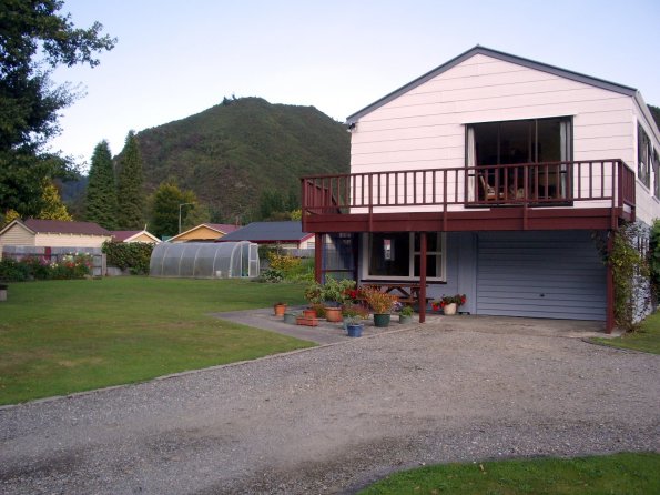 02 Penny's mum's home at Reefton.JPG