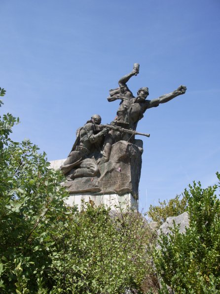 12 Memorial to those killed fighting the Nazis.JPG