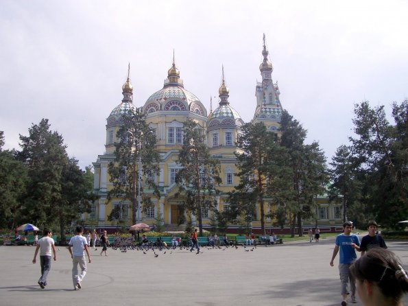 02 Almaty Cathedral.JPG