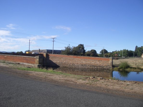 09 Campbell Town - Bridge built by convicts in 1830.jpg