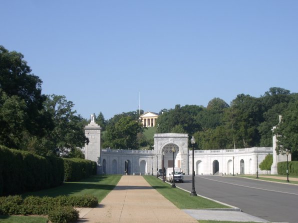 022 Arlington Cemetery.jpg