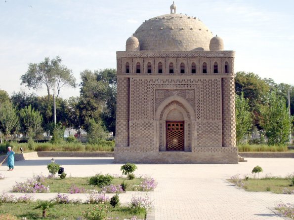 09 Tomb at Bokhara - decoration is by use of bricks only.jpg