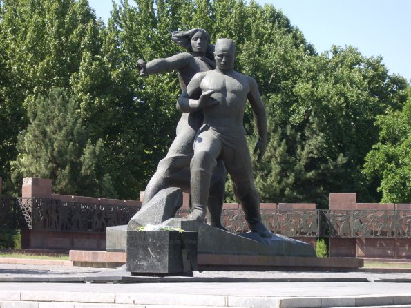 07 Earthquake Monument Tashkent.jpg